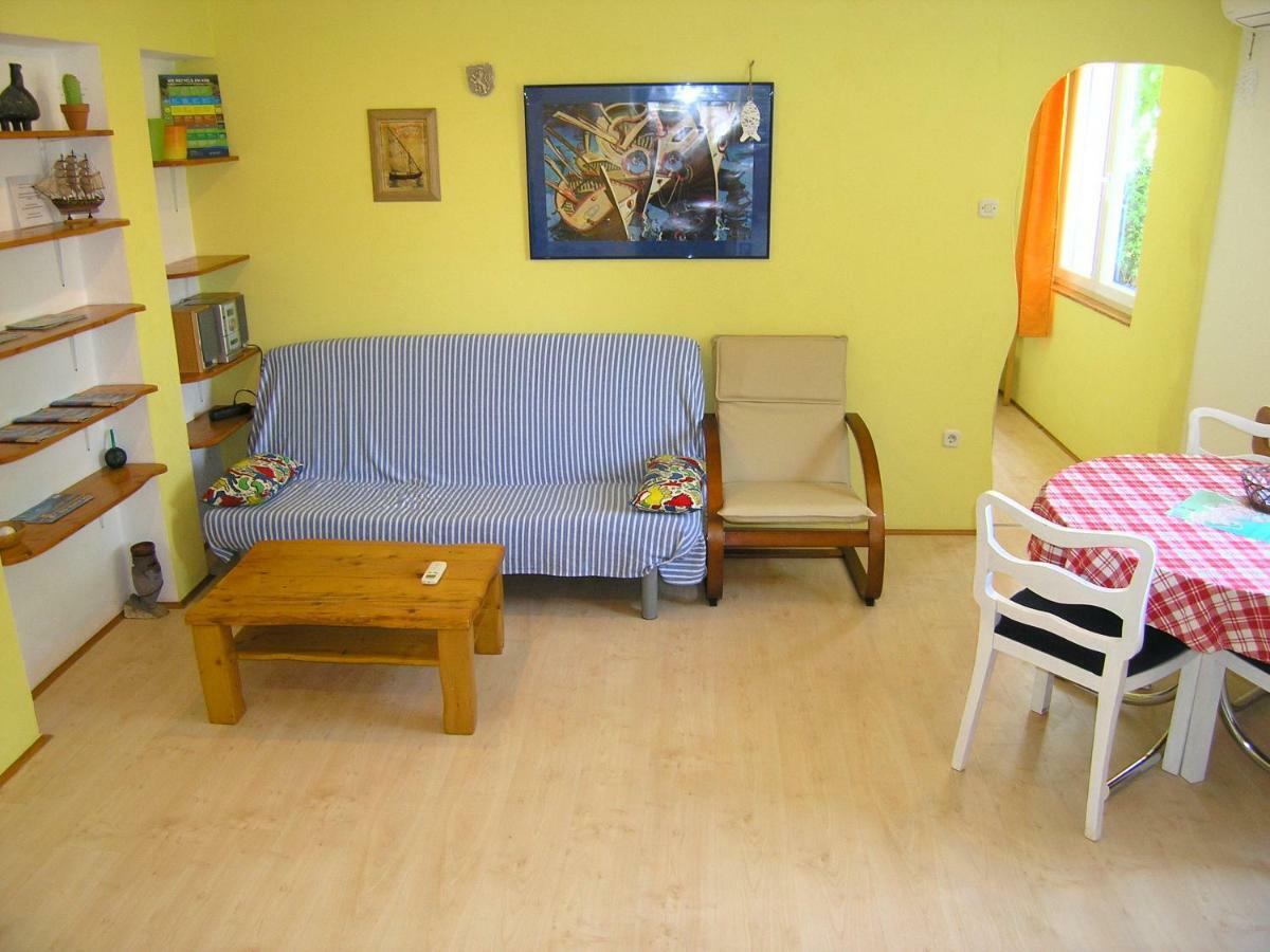 Apartment Danilo Крк Екстер'єр фото