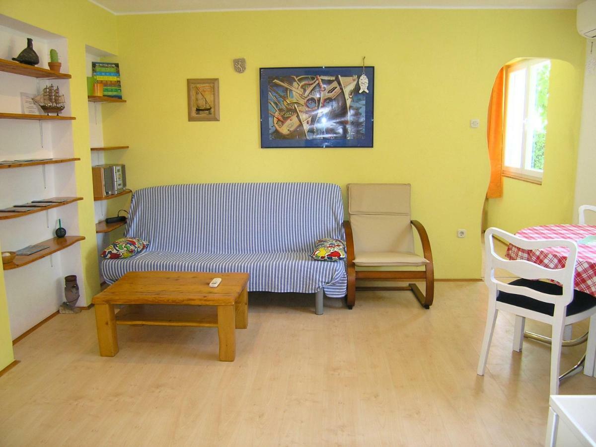 Apartment Danilo Крк Екстер'єр фото